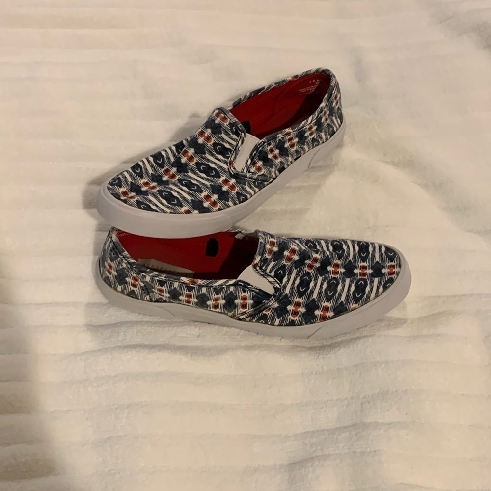 Aeropostale Womens Canvas Slip Ons. Size 40 ( US 9-9.5).​​​​​​​​​​​​